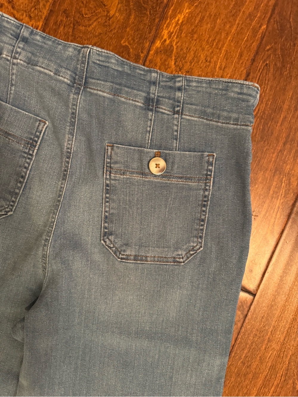 Chico's Light Blue Wide-Leg Denim Jeans Pull On 10R Patch Pockets - Picture 6 of 10